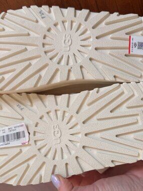 Ugg Goldenglow Slide Size 9 NWT